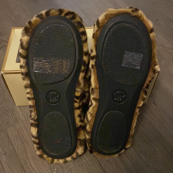 MK SLIPPERS - Picture 2 of 3